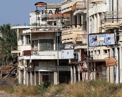 Καταδικάζουν τη δεύτερη εισβολή τα κόμματα-Μηνύματα για διατήρηση της μνήμης και δικαίωση για τους πρόσφυγες