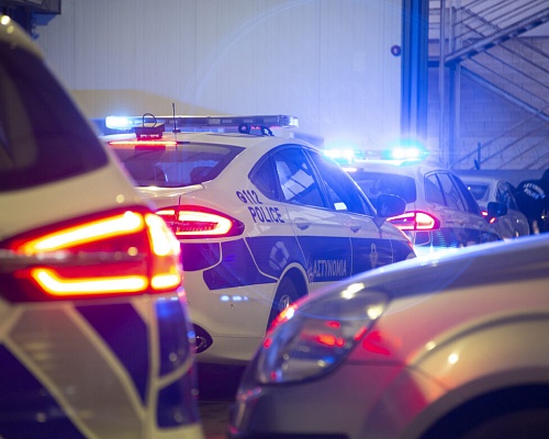 Σαρωτικοί έλεγχοι από τις Αρχές: Συλλήψεις για συμπλοκή και μαχαίρια