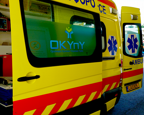 Οδηγός αποπαγιδεύτηκε μετά από τροχαίο - Μεταφέρθηκε στο νοσοκομείο