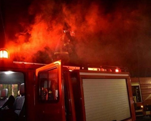 Πυρκαγιά τα ξημερώματα σε δύο οχήματα στην Αγλαντζιά – Καταστράφηκαν ολοσχερώς