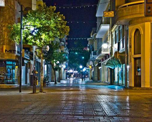 Σε έξαλλη κατάσταση άνδρας στο κέντρο της Λευκωσίας Απειλούσε πως θα εκτοξεύσει αντικείμενο σε αστυνομικό