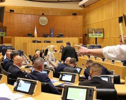 Ο ρυθμιστής Φειδίας και τα πολιτικά deals στην εποχή της Άμεσης Δημοκρατίας με όρους και προϋποθέσεις για να κλαις και να γελάς