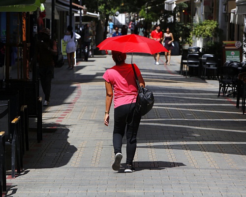 Μια ανάσα πριν τους 40°C, πότε έρχεται πτώση της θερμοκρασίας