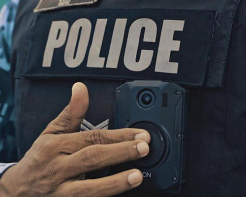 Μπαίνει σε εποχή Big brother η Αστυνομία; Ανησυχία από μερίδα βουλευτών για φορητές κάμερες