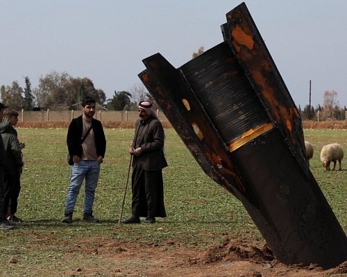 Συρία: Ο viral πύραλος που έπεσε και δεν εξεράγει έγινε αξιοθέατο (PICS-VID)