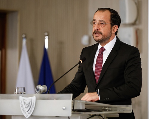 EIKONA: Απολαμβάνει χαλαρές οικογενειακές στιγμές ο Πρόεδρος Το μήνυμά του για τα Χριστούγεννα