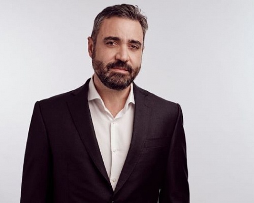 Αυτόν φωτογραφίζουν ότι “πιάνει” τον ΑΠΟΕΛ!