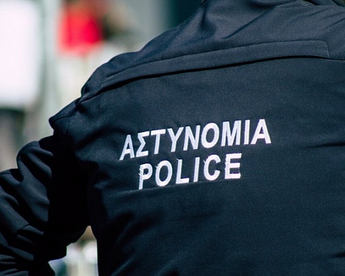 Λευκωσία: «Ντου» Αστυνομίας σε οικία και 8 άτομα στο Τμήμα Πληροφορίες για παράνομη δράση στον ιππόδρομο