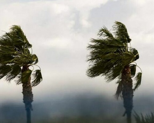 Ασθενής χαμηλή πίεση φέρνει μεταβλητό καιρό – Αναμένονται ισχυροί άνεμοι και τοπικές βροχές