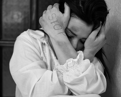 ΜΑΚΑΡΙΟΣ ΔΡΟΥΣΙΩΤΗΣ: Νέα ανάρτηση με «πλαστά τεκμήρια» – Φωτογραφία τραυματισμού και ηχητικό φωτιά για την υπόθεση «Σάντης»