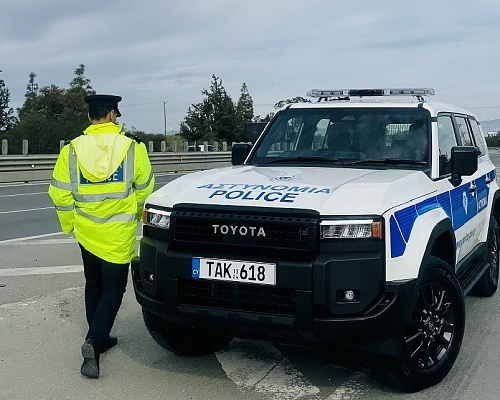 Έσκασε το λάστιχό του στο highway, πώς προκλήθηκε τροχαίο με τρεις τραυματίες