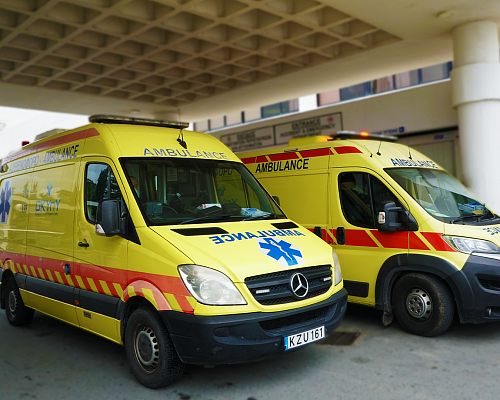 Μάχη για τη ζωή δίνει 17χρονος μοτοσικλετιστής μετά από τροχαίο με αυτοκίνητο