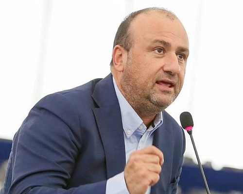 Ιδού η έκθεση για κινητά Παπαδάκη - «Η εποχή που ηρωοποιούνται παραμυθαδες»