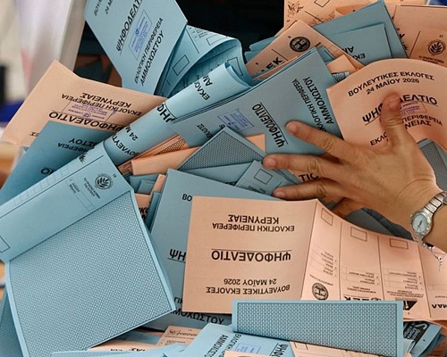 Η μάχη των σταυρών στη Λευκωσία - Ποιοι προηγούνται από κάθε κόμμα
