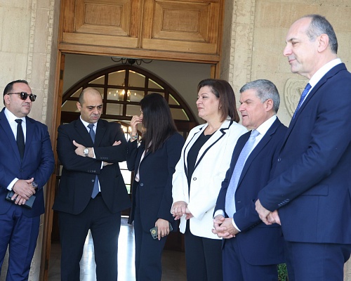 Πόθεν Έσχες: Υπουργοί εκατομμυριούχοι με ακίνητα και καταθέσεις