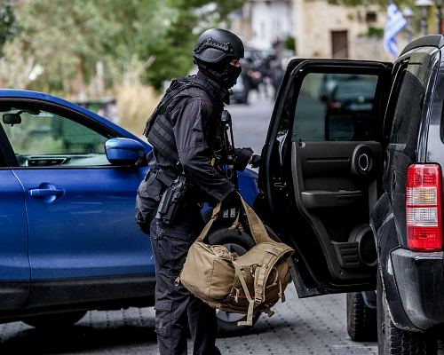 Μακελειό Κρήτης / BINTEO ντοκουμένο: Η στιγμή που πέφτουν βροχή οι πυροβολισμοί Ο γαμπρός του θύματος με το όπλο