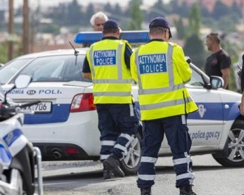 Ανατράπηκαν 2 οχήματα μετά από τροχαίο στον αυτο/δρομο Λ/σιας-Κοκκινοτριμιθιάς