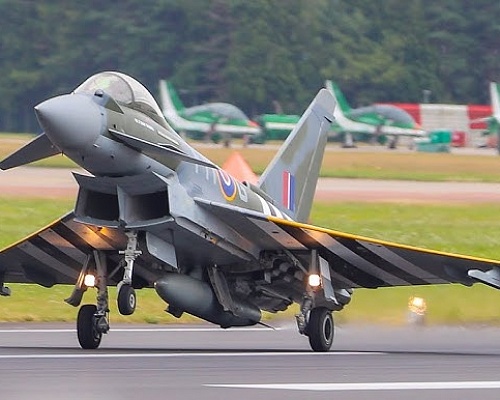 Βρετανικά μαχητικά κατέρριψαν drones από το Ιράν – Νέα στρατιωτική κινητοποίηση στη Μέση Ανατολή