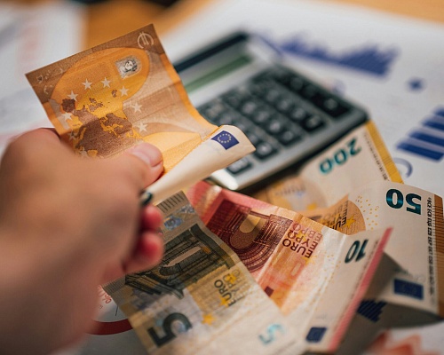 Προς τα πάνω οι μισθοί του Δημοσίου: Έτσι υπολογίζεται η αύξηση της ΑΤΑ για την επόμενη τριετία