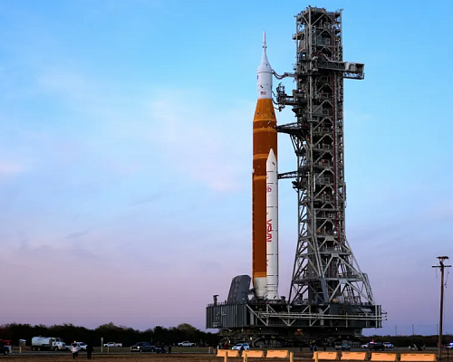 NASA: «Εντός χρονοδιαγράμματος» η εκτόξευση στη σελήνη μετά από 50 χρόνια