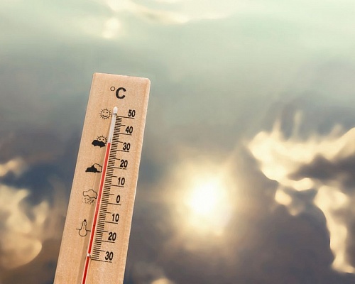 Φλερτάρει με το 40αρι ο υδράργυρος, αλλάζει για τα καλά ο καιρός