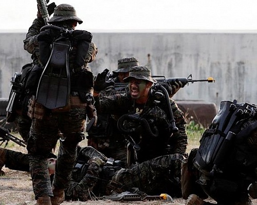 5.000 Πεζοναύτες στέλνουν οι ΗΠΑ στη Μέση Ανατολή — Γιατί κλιμακώνουν τώρα