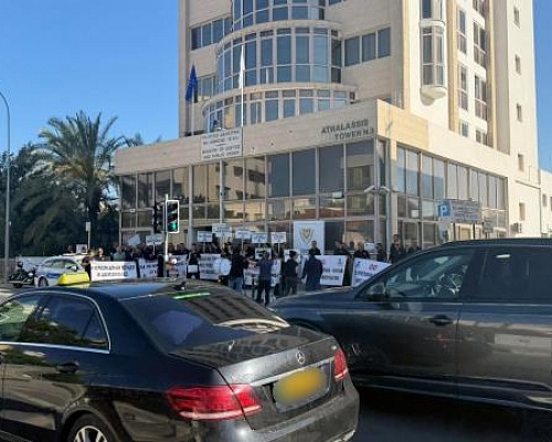 BINTEO: Σε εικοσιτετράωρη απεργία κατέρχονται οι δεσμοφύλακες της Ισότητας-Πάνε έξω από το Υπουργείο Δικαιοσύνης, ζητούν άμεση συν