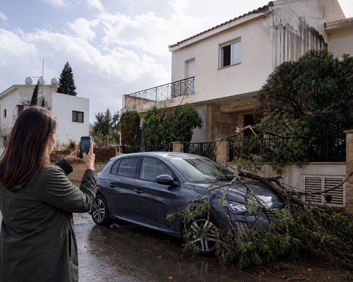 Σου κατέστρεψε η κακοκαιρία σπίτι ή αυτοκίνητο; Ποιος πληρώνει και τι πρέπει να κάνεις τώρα