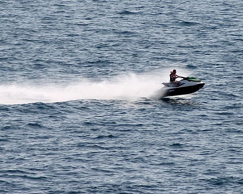 Στα συρτάρια παραμένει η νομοθεσία για τα jet ski