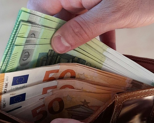 Ποιες χώρες έχουν τους υψηλότερους και χαμηλότερους κατώτατους μισθούς στην Ευρώπη;