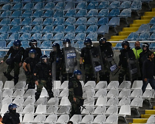 Επεισοδιακές συλλήψεις στον τελικό Κυπέλλου: Επιτέθηκε σε επιτηρητή, του έριξε αναμμένη φωτοβολίδα