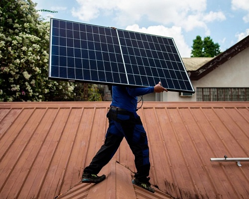 Χαμός για φωτοβολταϊκά: Πρωτοφανής αύξηση στις αιτήσεις, τι λέει η ΑΗΚ