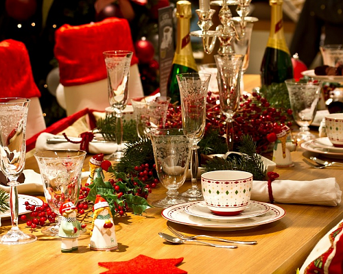 Χριστουγεννιάτικο τραπέζι: «Απογειώθηκε» η τιμή αγγουριών και ντοματών Πόσα θα κοστίσει το «οικονομικό» και πόσα το «πλούσιο»