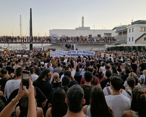 «Κάψατε τα δάση, κάψατε χωριά»: Συγκλονιστικές στιγμές στη Λεμεσό, λαοθάλασσα στη διαμαρτυρία (ΒΙΝΤΕΟ)
