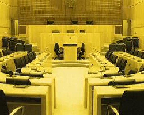 Οι 19 βουλευτές που κουνούν μαντήλι-Τα ηχηρά ονόματα, γιατί δεν θα είναι στη νέα Βουλή και το κόμμα με τις περισσότερες… απώλειες