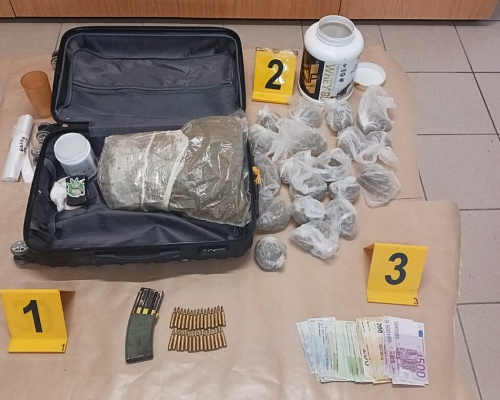 Ναρκωτικά, σφαίρες αλλά και 10 χιλ. ευρώ στην κατοχή 22χρονου στη Λάρνακα