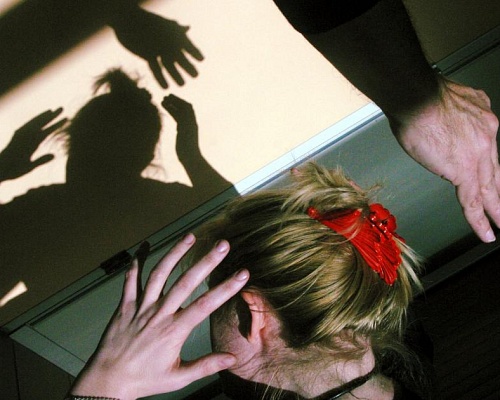 Δεν υπάρχει βιασμός με «συναίνεση». Αμετάβλητες ποινές για βιασμό γυναίκας από τον πρώην σύντροφο της