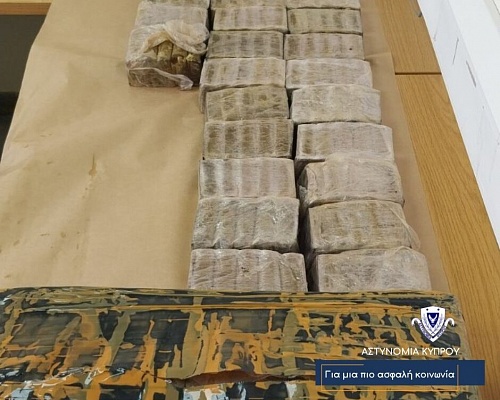 ΦΩΤΟ: Μεγάλη ποσότητα ναρκωτικών, ήταν κρυμμένα σε κοίτη ποταμού στον Ακάμα