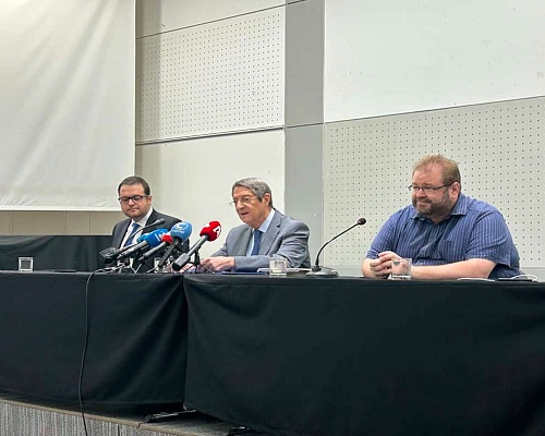 LIVE EIKONA: Αναστασιάδης: «Έτοιμος να δεχτώ φορολογικό έλεγχο… με ενοχλεί η λάσπη και η δολοφονία χαρακτήρων»