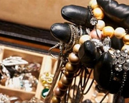 Απάτη αλά ελληνικά στη Λευκωσία. Υποδύθηκαν τεχνικούς της ΑΗΚ και τους «παρέδωσαν» χρυσαφικά 60,000