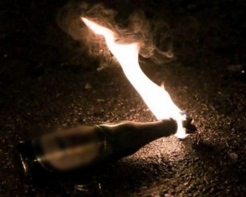 Φυλάκιση 5 ετών στους δύο για τις μολότοφ στην αυλή 70χρονου