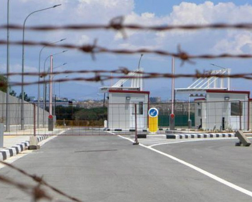 Απίστευτο: Κατηγορούμενος επιχείρησε να περάσει στα κατεχόμενα με κλοπιμαία ταυτότητα - Φορούσε και χειρουργική μάσκα Απίστευτο: Κατηγορούμενος επιχείρησε να περάσει στα κατεχόμενα με κλοπιμαία ταυτότητα Φορούσε και χειρουργική μάσκα