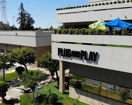 Startup boom στην Κύπρο: Με €2,6 δισ. επενδύσεις στην τεχνολογία, η Κύπρος υποδέχεται το Plug and Play Startup boom στην Κύπρο: Με €2,6 δισ. επενδύσεις στην τεχνολογία, η Κύπρος υποδέχεται το Plug and Play